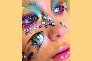 মাছ দিয়ে ফ্যাশন