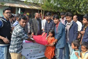 দিনাজপুরের  হাবিপ্রবিতে দানেশ ব্লাড ব্যাংকের শীত বস্র বিতরণ