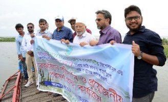 বন্যায় আক্রান্ত হাওর এলাকা পরিদর্শনে বাকৃবির  হাওর ও চর উন্নয়ন ইনস্টিটিউটের বিশেষজ্ঞদল