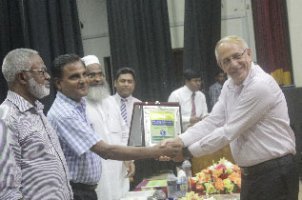 বিএইএস এর উদ্যোগে কৃষি উন্নয়নে অবদানের জন্য ১১ ব্যাক্তিকে সংবর্ধনা প্রদান