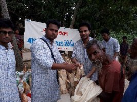 হাওরে বাংলাদেশ কৃষি বিশ্ববিদ্যালয় ছাত্র ইউনিয়নের ত্রাণ বিতরণ অনুষ্ঠিত