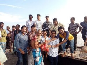 বন্যার্তদের পাশে