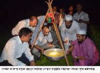 সবুজ কৃষি প্রযুক্তি ব্যবহারে ঝুঁকছেন কৃষক: নকলায় আলোক ফাঁদে বিষমুক্ত ফসল