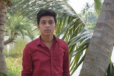 বাকৃবিতে হলের র‌্যালিং থেকে পড়ে এক শিক্ষার্থীর অকাল প্রাণহানী