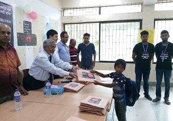সুবিধাবঞ্চিত শিক্ষার্থীদের মাঝে “বেটার ফিউচার বাংলাদেশে”র  শিক্ষা সামগ্রী বিতরণ