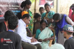 বিএফবি এর উদ্যোগে বিনামুল্যে সাঁওতালদের মাঝে ঔষধ বিতরণ