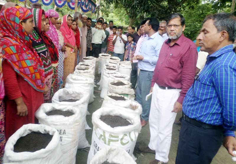 ভূঞাপুরে কেঁচো সার উৎপাদন ও বাজারজাতকরণের মাঠ দিবস অনুষ্ঠিত