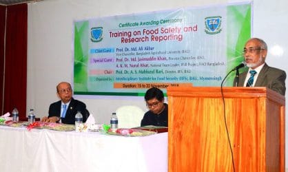বাকৃবিতে সাংবাদিকদের প্রশিক্ষণের সমাপনী ও সনদ বিতরণ
