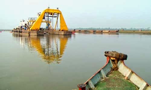 ঘাষিয়াখালী-মংলা  নৌ-চ্যানেল পুনঃখননে ক্ষতির মুখে কৃষকেরা