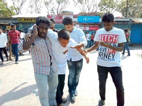 দুই গ্রুপের সংঘর্ষ