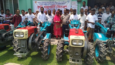 সিরাজগঞ্জ সদরে এআইএফ-২ ফান্ডের কৃষি যন্ত্রপাতি বিতরণ