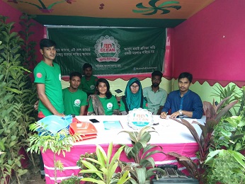 শেরপুরে বৃক্ষমেলায় বিডি ক্লিন’র স্টলে প্লাস্টিকের বদলে মিলছে গাছ ও কলম