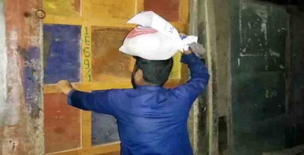 কর্মহীন অসহায় প্রতিটি বাড়িতে খাদ্য নিয়ে যাচ্ছেন ড্রিম এইড ফাউন্ডেশন