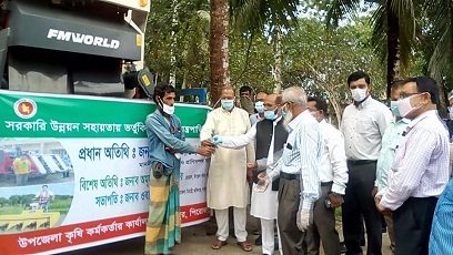 কম্বাইন্ড হারভেস্টার বিতরণ