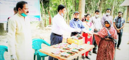 পটুয়াখালী সদরে বিনামূল্যে সবজির বীজ বিতরণ অব্যাহত