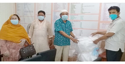 বাগেরহাটে মোরেলগঞ্জে চিকিৎসক-স্বাস্থ্যকর্মীদের জন্য পিপিই ও মাস্ক দিল লন্ডন প্রবাসী