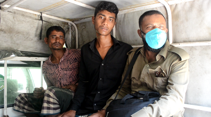 সুন্দরবনে হরিণের মাংস ও চামড়া এবং জ্বালানী কাঠ পাচারের অভিযোগে আটক-৩