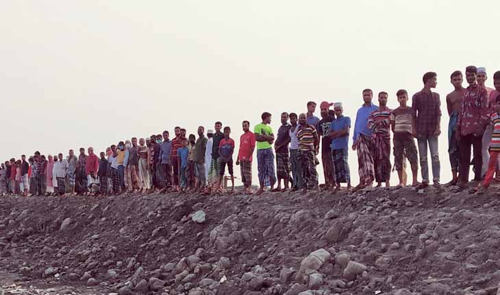 বলেশ্বর নদীর ফ্লাশিং গেট বন্ধ করায় শতশত পরিবারের ভোগান্তি চরমে