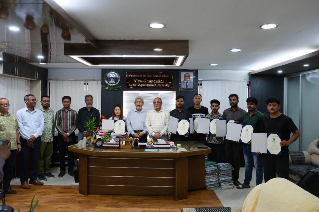 বিদেশি শিক্ষার্থীদের সনদপত্র