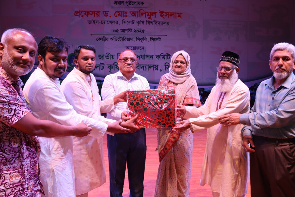 জুলাই গণ-অভ্যুত্থানের নায়ক: বিএনপি চেয়ারপারসনের উপদেষ্টা তাহসিনা রুশদী লুনা বলেছেন, জুলাই গণ-অভ্যুত্থানের বিপ্লবের নায়কদের ঋণ শোধ হবার নয়।